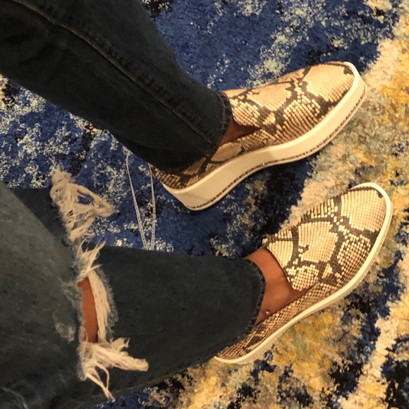 Karl Lagerfeld Brea Snake Print Leather Chain - Picture 2 of 4